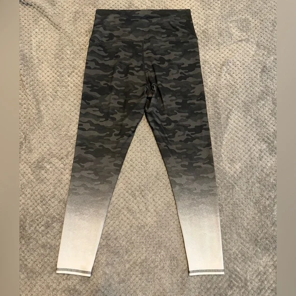 Evolution and Creation “The Brianna Legging” — Camo Ombre Print (Size M) - Picture 4 of 4